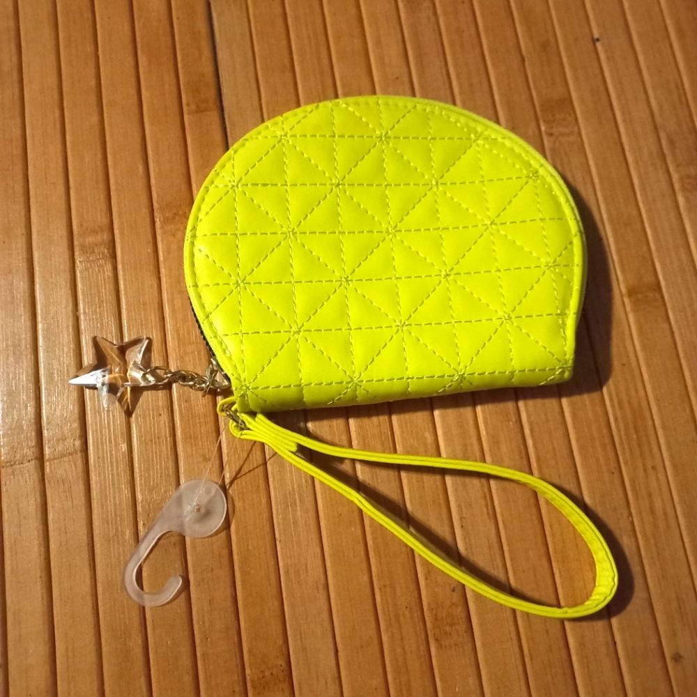 🦢4/$15🦢 Time And Tru Yellow Wristlet